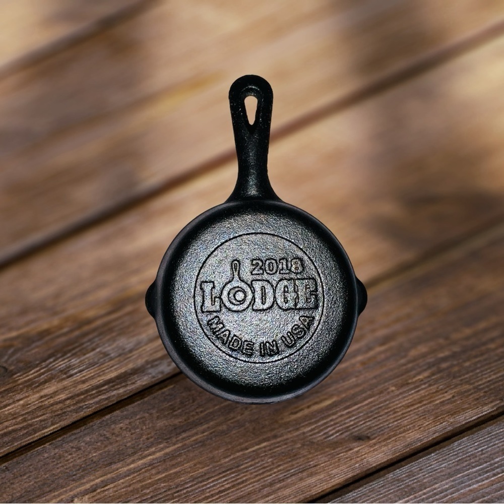 Lodge Cast Iron 3.5" Mini Skillet Pan USA 2018 Gingerbread Special Edition